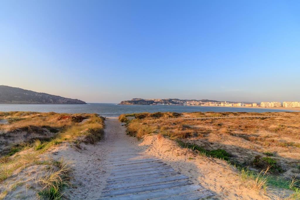 Апартаменты Pe N'Areia Сан-Мартинью-ду-Порту Экстерьер фото